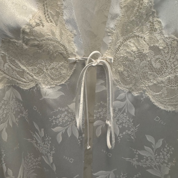 Robe - Picture 3 of 4